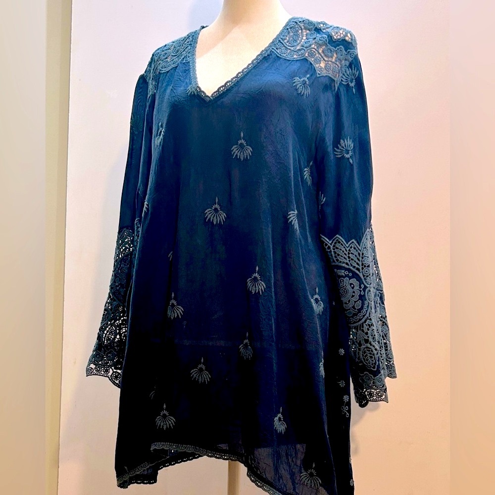 Johnny Was size M Indigo Blue Tunic Embroidered w/ Elaborate Crochet Detail ⭐️